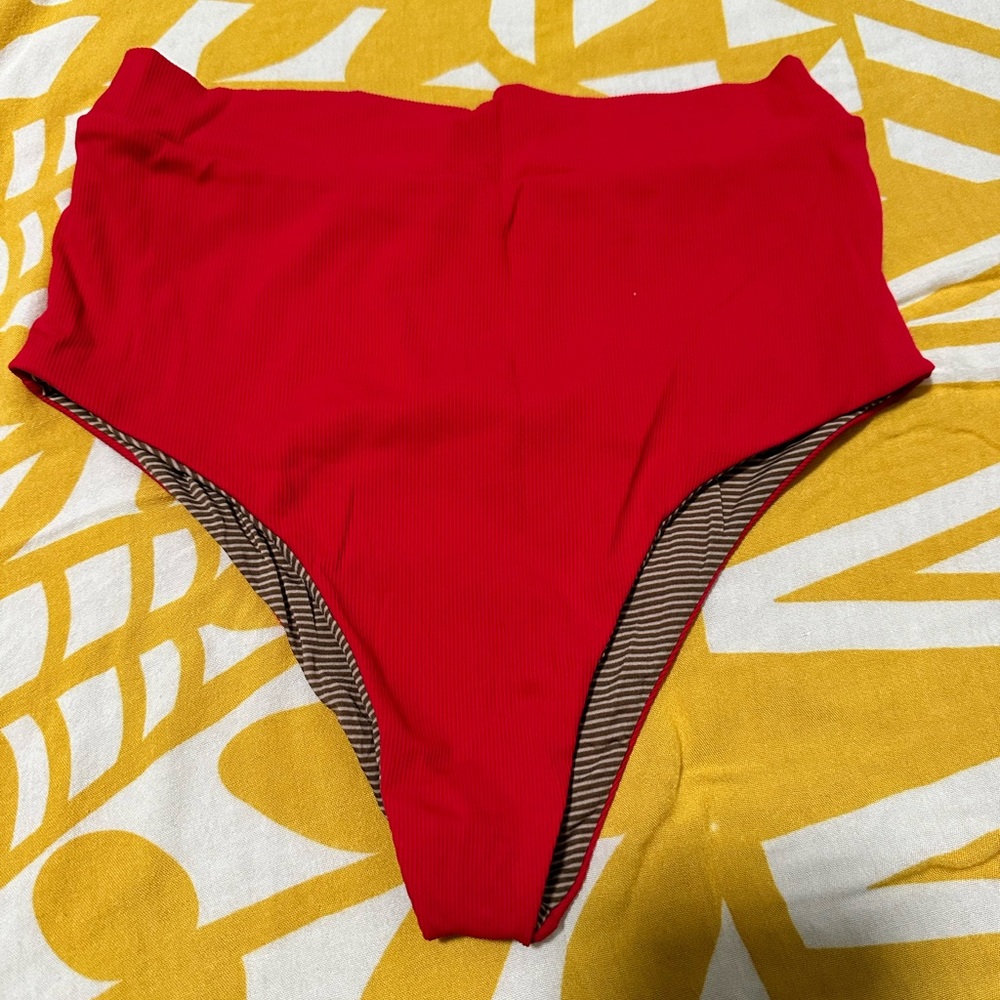 EUC Acacia Solento Bottom